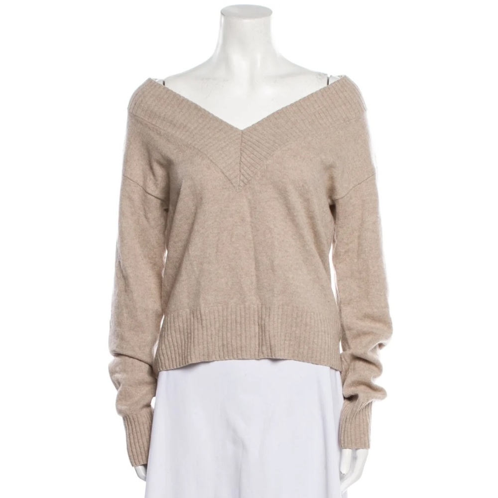 Co 100% cashmere oatmeal tan/cream vneck sweater